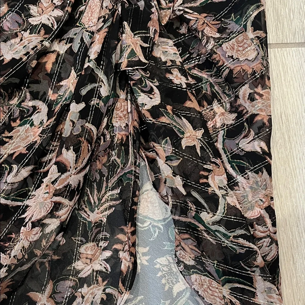 Veronica Beard Luxury Brand Black Floral Ruched Silk Skirt with Gold Accents - Picture 3 of 9